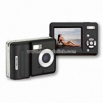 Digital Camera with 2.4-inch LCD Screen and 8x Digital Zoom Function