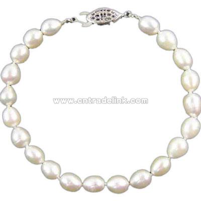 Pearl bracelet with high luster
