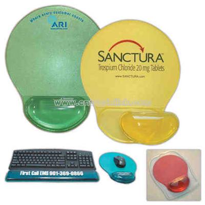 Translucent gel mouse pad featuring a removable gel wrist rest