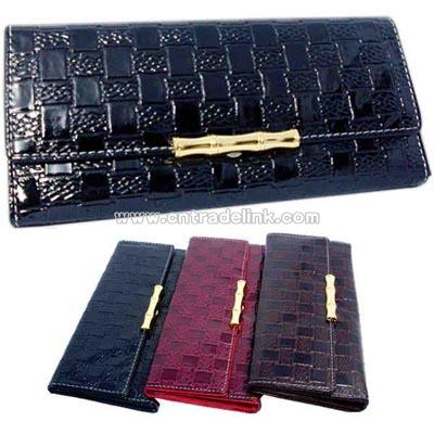 Woven pattern 3 fold design faux leather clutch wallet.