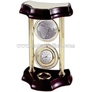 Clock with pivoting