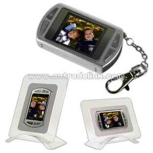 Digital photo frame with keychain