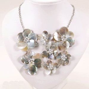 Elegant Necklace Decoration