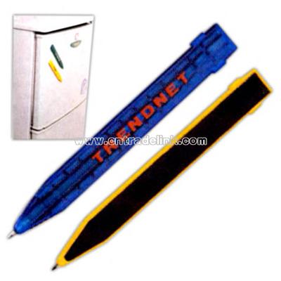 Flat pen with magnet