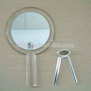 Magnifying mirror