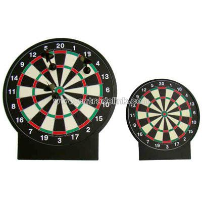 Mini magnetic dart board game