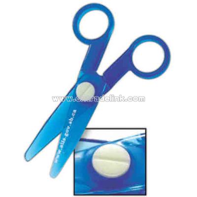 Safety conscious scissors