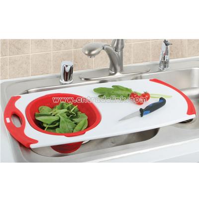Sink with Collapsible Silicone Strainer